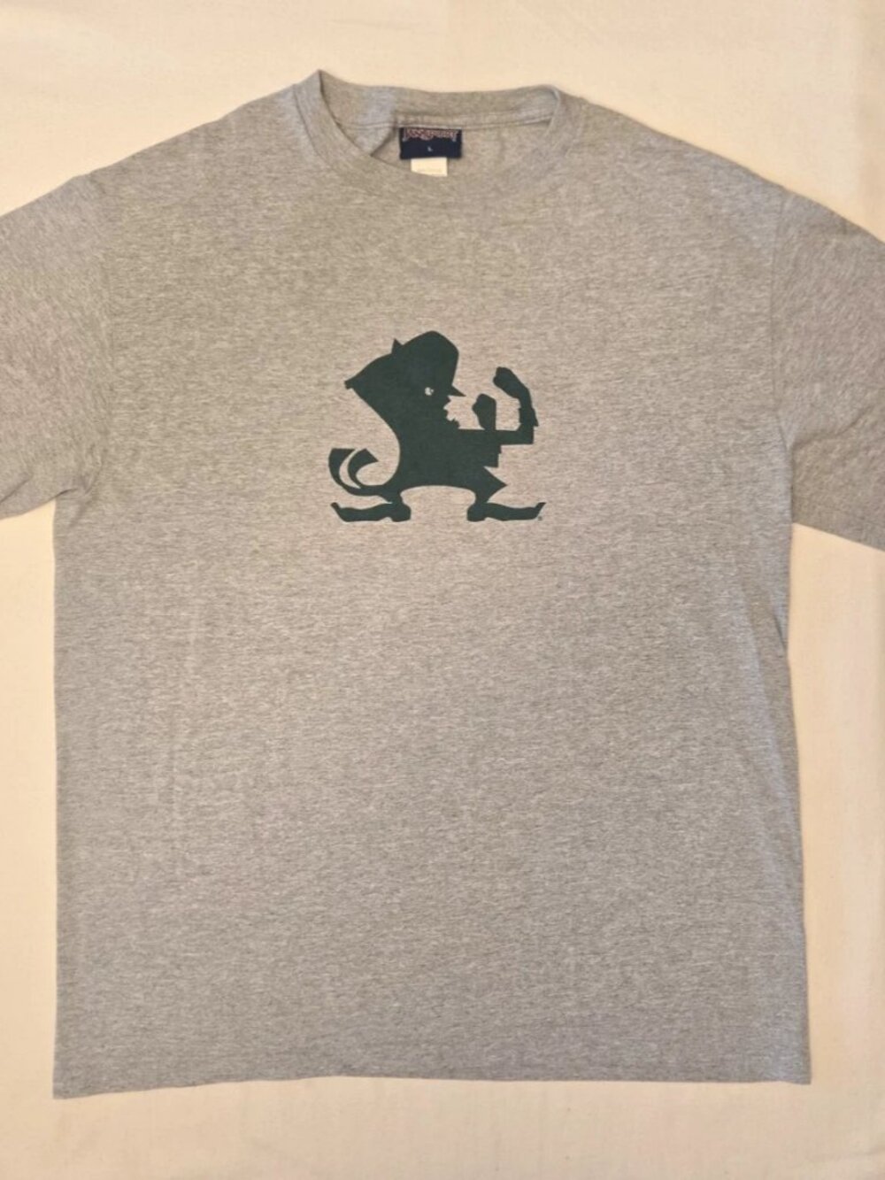 NOTRE DAME Fighting Irish Leprechaun "The Irish" Football Gray T-shirt. Sz. Larg